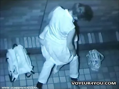 Գրքի որդը վաճառում է իր թմբլիկ գ